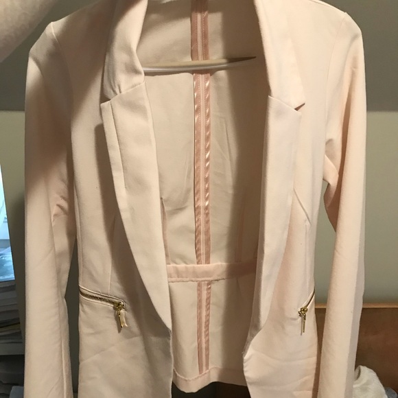 Veston - Picture 1 of 3